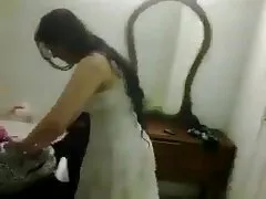 Kiểm tra các lỗ của một cô gái tóc nâu phim sex mom and son ưu tú