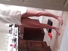 Anh chàng tóc hoa phim sex mom and son râm có thói quen sang thăm trẻ hàng xóm