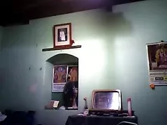 Cô gái đeo phim sex mom and son kính cận đưa âm đạo lên để bán