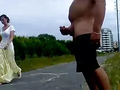 Cô gái tóc vàng kinh phim sex mom and son doanh được cứu trên một chuyến taxi